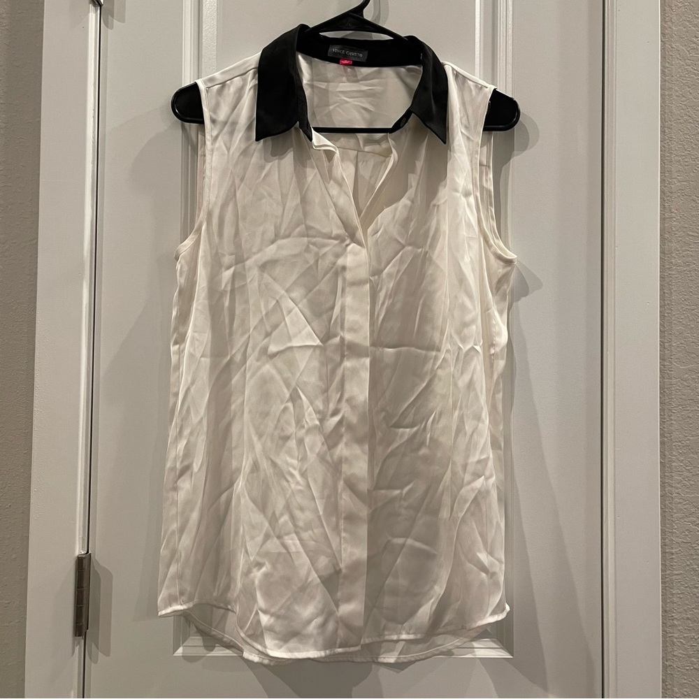 Vince Camuto Sleeveless button down blouse